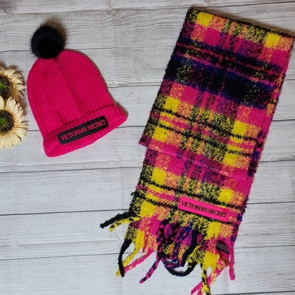 NWT VS HAT NWOT VS SCARF